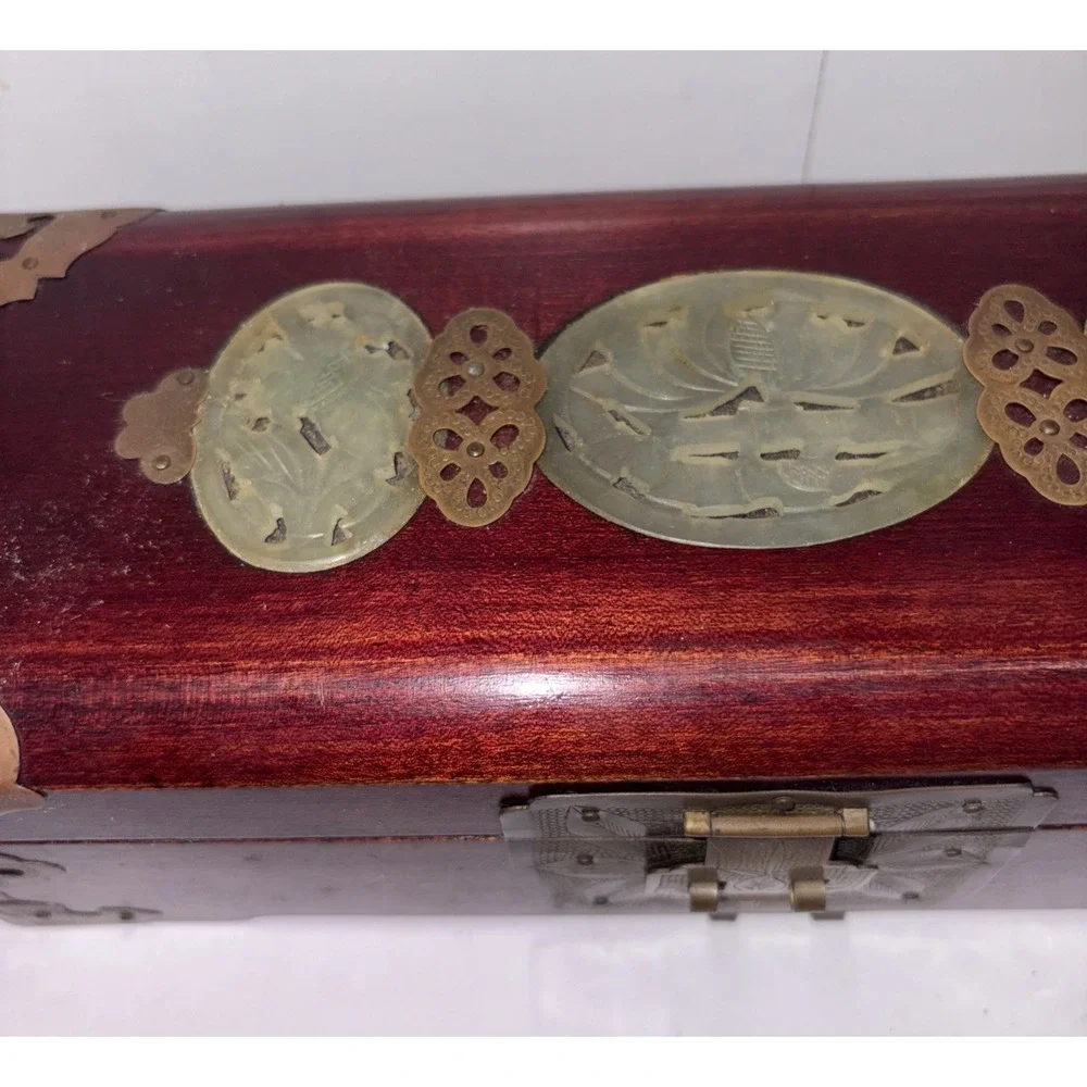 Vintage Beautiful Chinese Locking‎ Wood Jewelry Box Jade Inlay Brass Mounts - Picture 3 of 9
